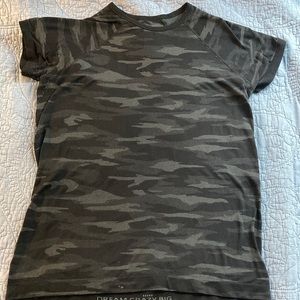 Athleta short sleeve t shirt, great for outdoor activities size kids large